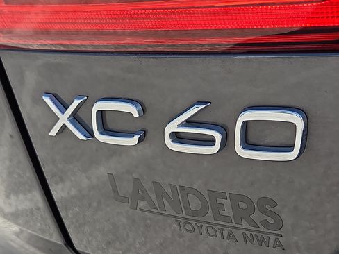 Used 2024 Volvo XC60 B5 Core AWD/4WD image 8
