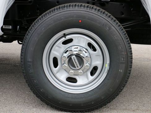 New 2026 Ford F250 XL w/ XL Chrome Package AWD/4WD image 9