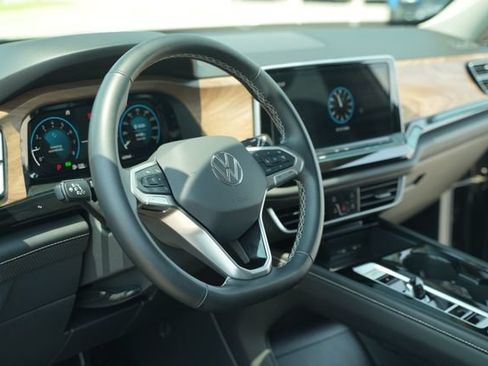 Used 2025 Volkswagen Atlas SE FWD image 27