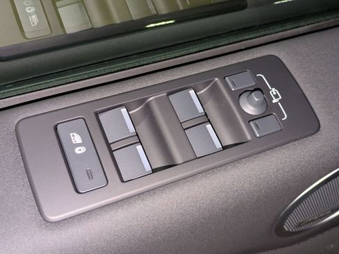 New 2026 Land Rover Discovery S AWD/4WD image 12