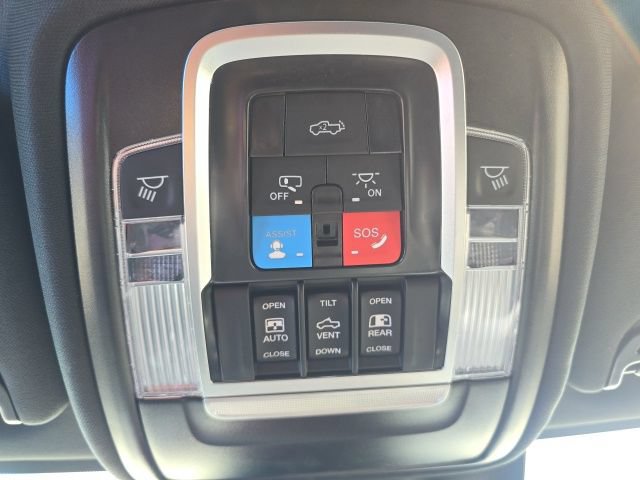 Used 2025 RAM 2500 Laramie AWD/4WD image 26
