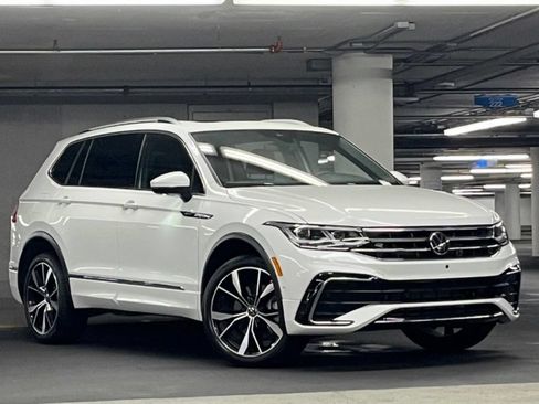Used 2024 Volkswagen Tiguan SEL R-Line AWD/4WD image 2