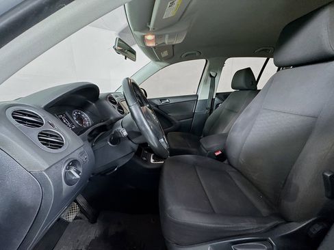 Used 2018 Volkswagen Tiguan Limited w/ Premium Package image 28