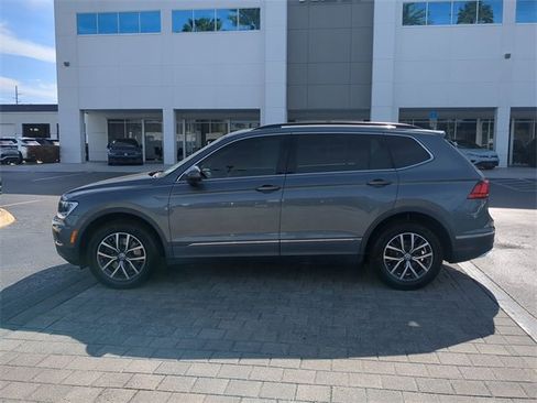 Certified 2020 Volkswagen Tiguan SE w/ Panoramic Sunroof Package image 6