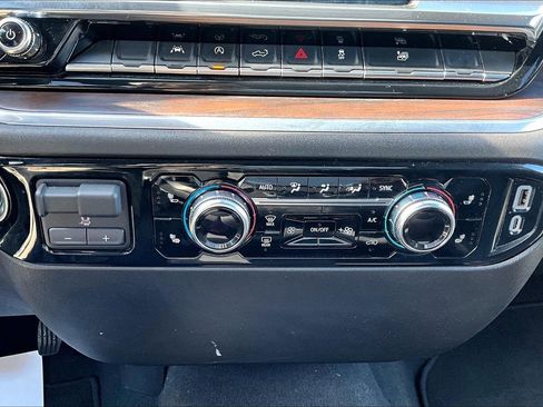 Used 2025 GMC Sierra 1500 SLT image 16