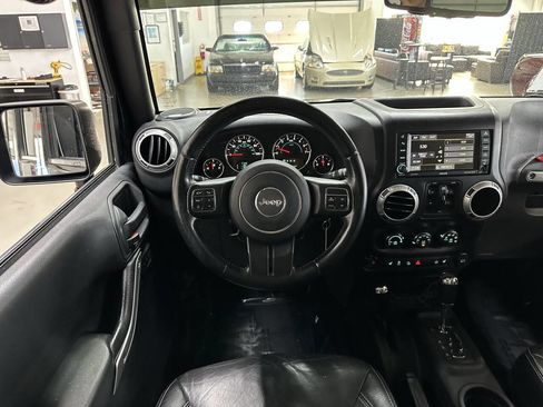 Used 2015 Jeep Wrangler Unlimited Sahara w/ Connectivity Group image 19
