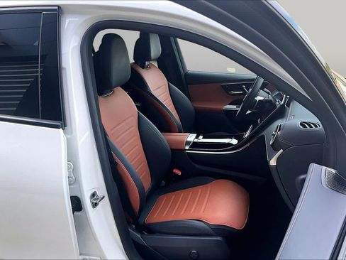 Used 2025 Mercedes-Benz GLC 300 image 9