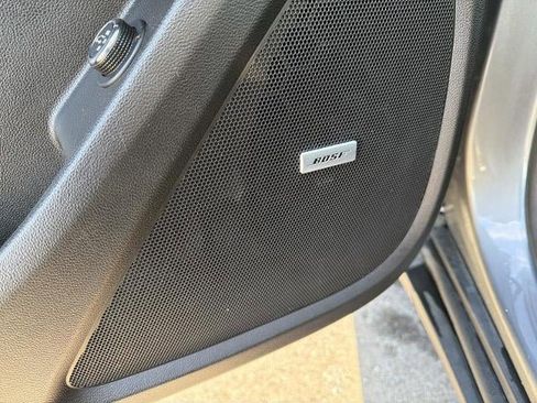 Used 2021 Chevrolet Traverse LT w/ LT Premium Package image 32