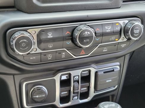Used 2021 Jeep Wrangler Unlimited Sport AWD/4WD image 21