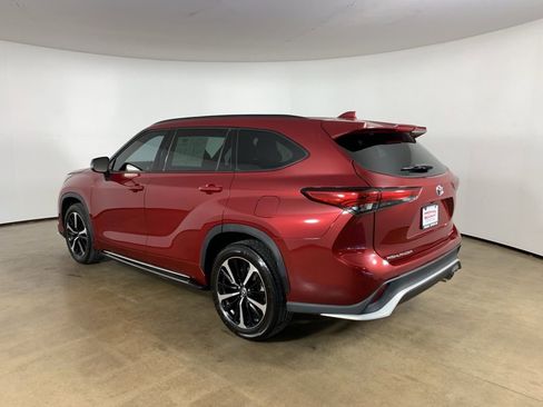 Used 2021 Toyota Highlander XSE AWD/4WD image 15
