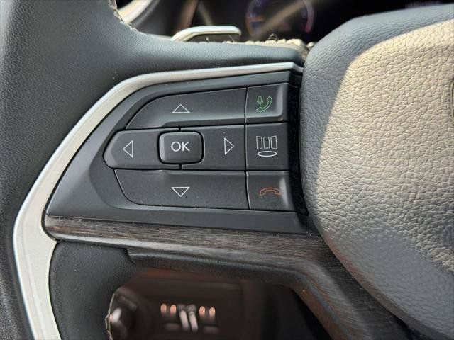 Used 2023 Jeep Grand Cherokee L Limited AWD/4WD image 24