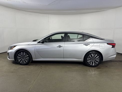 Certified 2024 Nissan Altima 2.5 SV image 29