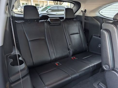 Used 2023 Toyota Highlander XLE image 32