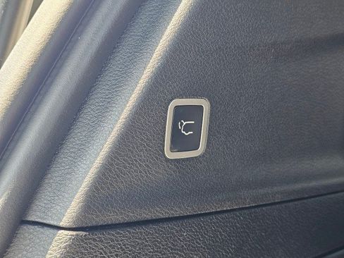 Used 2017 Chrysler Pacifica Limited FWD image 19