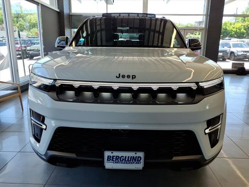 New 2026 Jeep Grand Wagoneer 4WD image 8