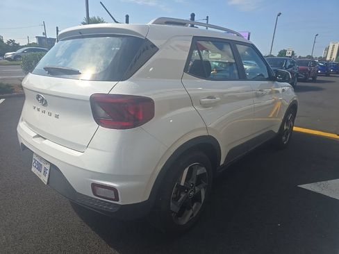 Used 2025 Hyundai Venue SEL FWD image 4