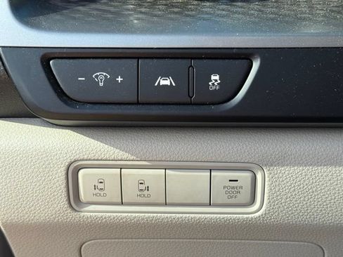 Used 2022 Kia Carnival LX FWD image 20