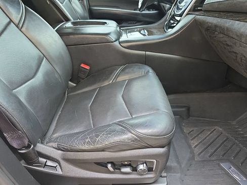Used 2016 Cadillac Escalade ESV Platinum AWD/4WD image 25