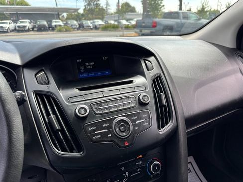 Used 2015 Ford Focus SE FWD image 14