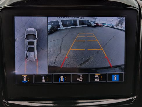 Used 2022 Chevrolet Traverse RS image 15