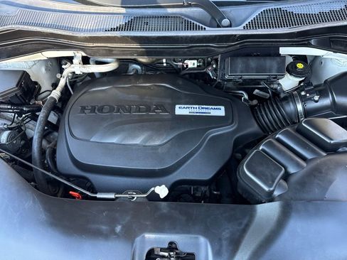 Used 2018 Honda Pilot Touring image 28