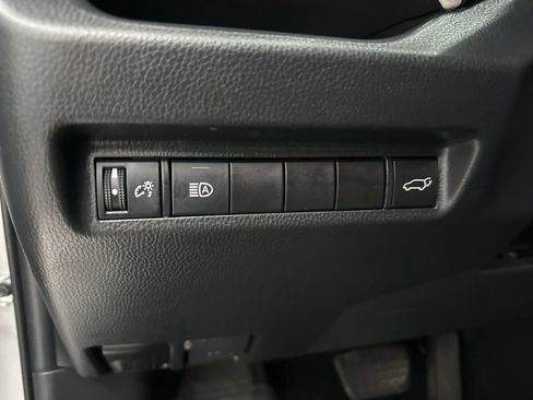 Used 2021 Toyota RAV4 XLE Premium image 20