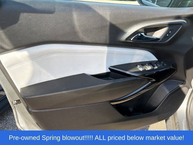 Used 2024 Chevrolet Trax LT w/ Sunroof Package FWD image 14