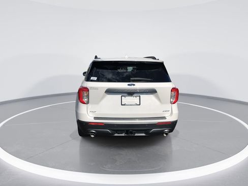 Used 2023 Ford Explorer XLT w/ Equipment Group 202A image 7