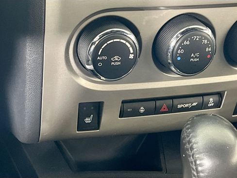 Used 2014 Dodge Challenger SRT8 w/ Harman/Kardon Audio Group image 18