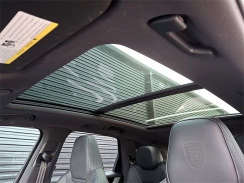 Used 2025 Porsche Cayenne w/ Premium Package Plus image 19