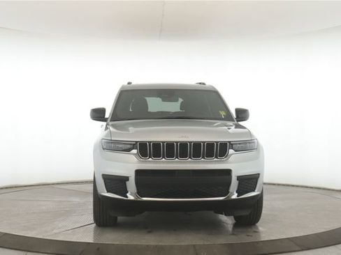 Used 2025 Jeep Grand Cherokee L Laredo w/ Luxury Tech Group I image 12