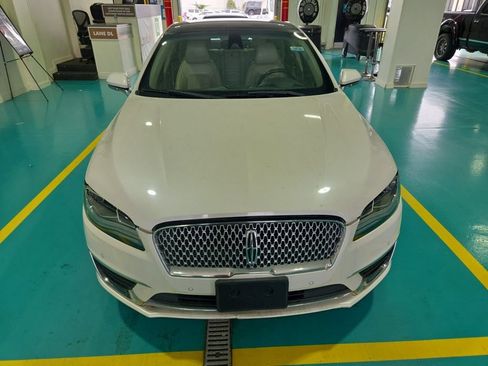 Used 2019 Lincoln MKZ Reserve w/ Luxury Package FWD image 2