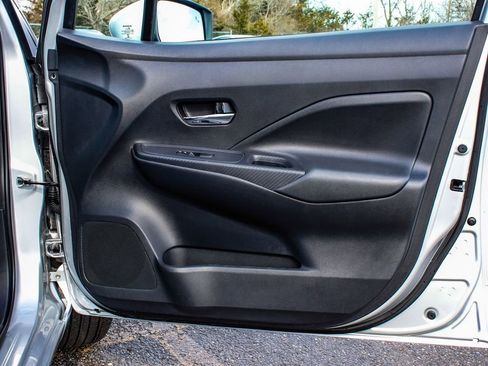 Used 2025 Nissan Versa SV image 13