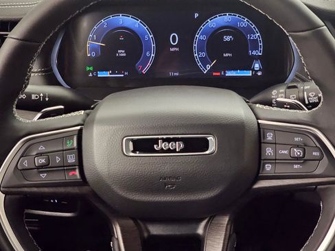 New 2025 Jeep Grand Cherokee Limited image 18