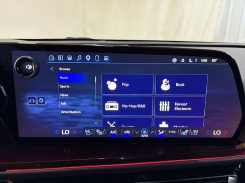 Used 2024 Chevrolet Traverse RS AWD/4WD image 58