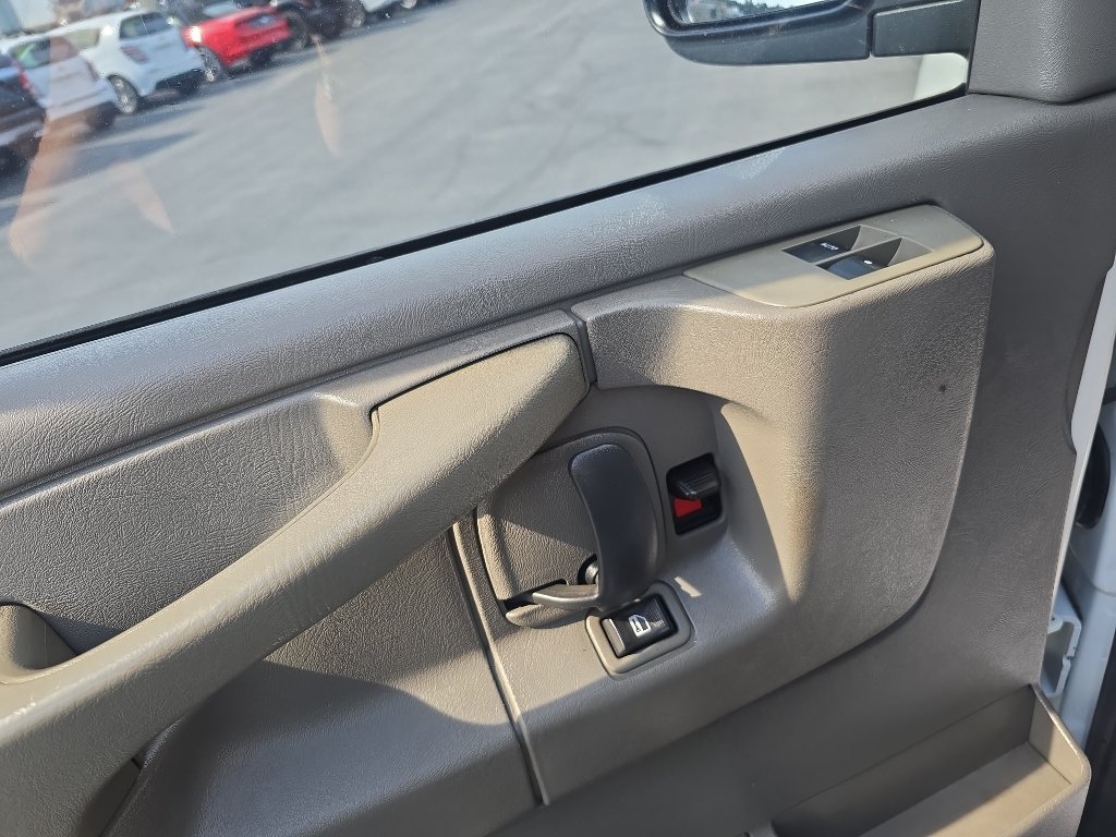 Used 2014 Chevrolet Express 2500 RWD image 17