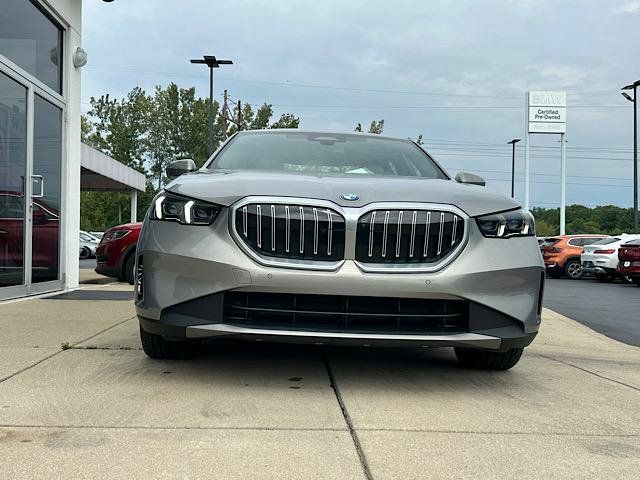 Used 2024 BMW 530i xDrive w/ Premium Package AWD/4WD image 2