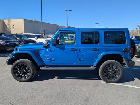 Used 2021 Jeep Wrangler Unlimited Sahara w/ Cold Weather Group image 9