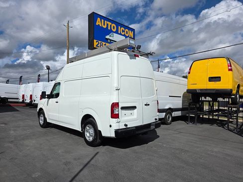Used 2021 Nissan NV 3500 SV image 2