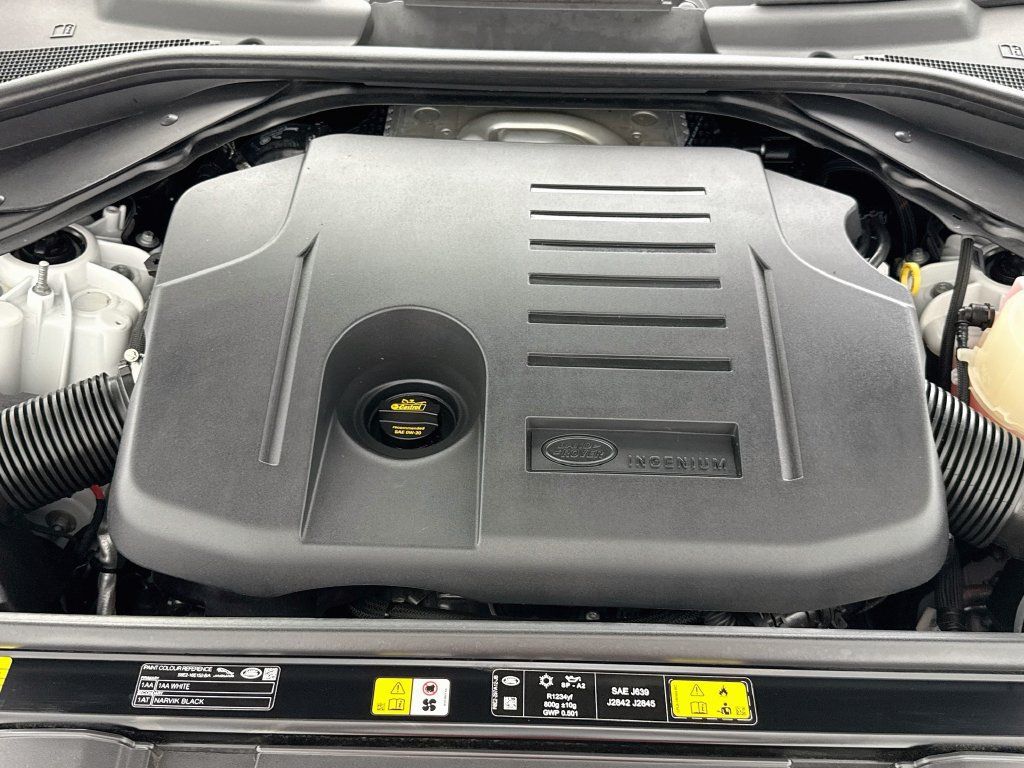 Certified 2025 Land Rover Range Rover SE AWD/4WD image 28