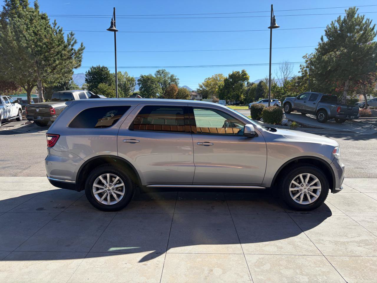 Used 2020 Dodge Durango SXT w/ 3rd Row Seating Group AWD/4WD image 3