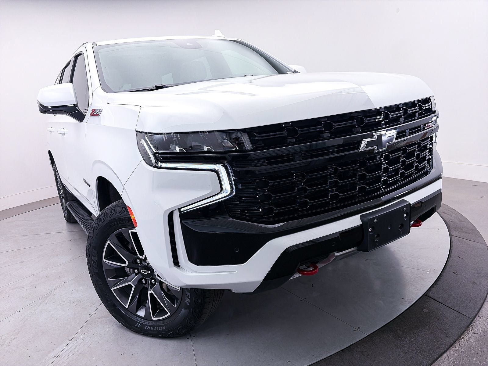 Used 2023 Chevrolet Tahoe Z71 w/ Luxury Package AWD/4WD image 3