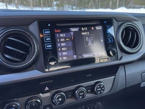 Used 2019 Toyota Tacoma TRD Sport image 12