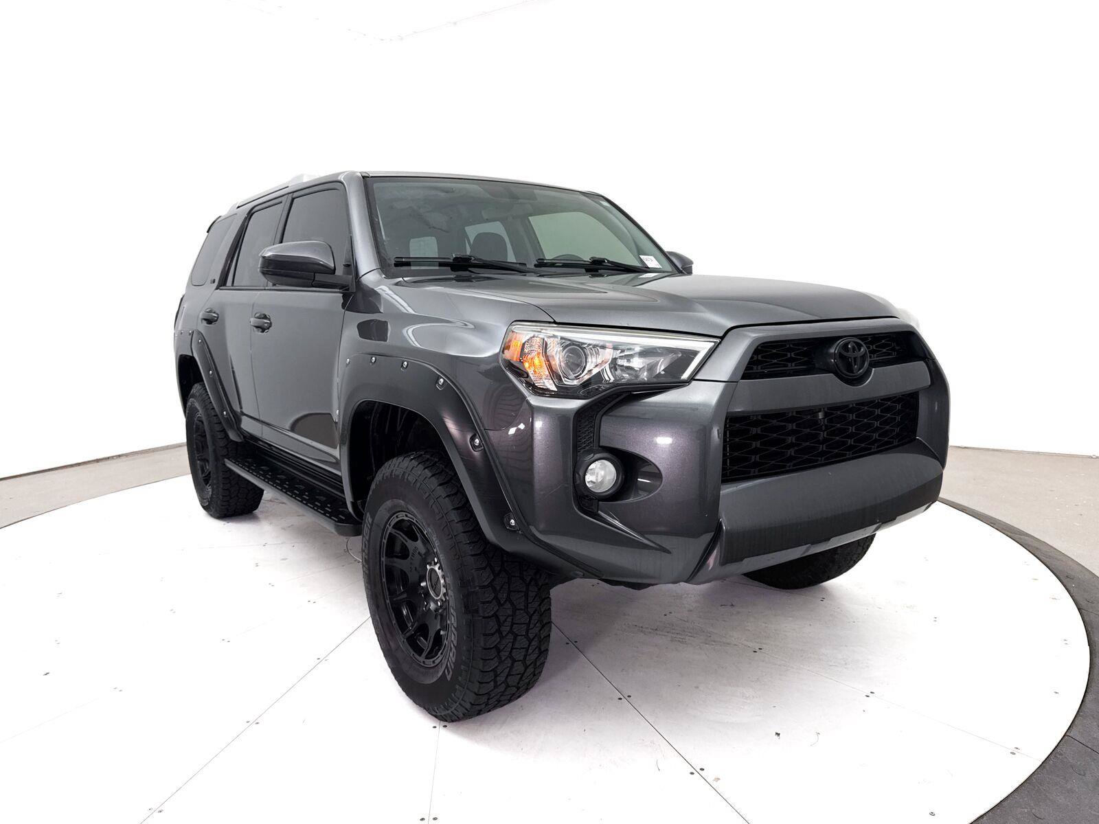 Used 2018 Toyota 4Runner SR5 AWD/4WD image 1