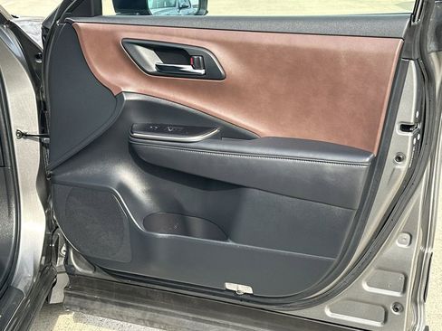 Used 2023 Toyota Crown Limited image 13