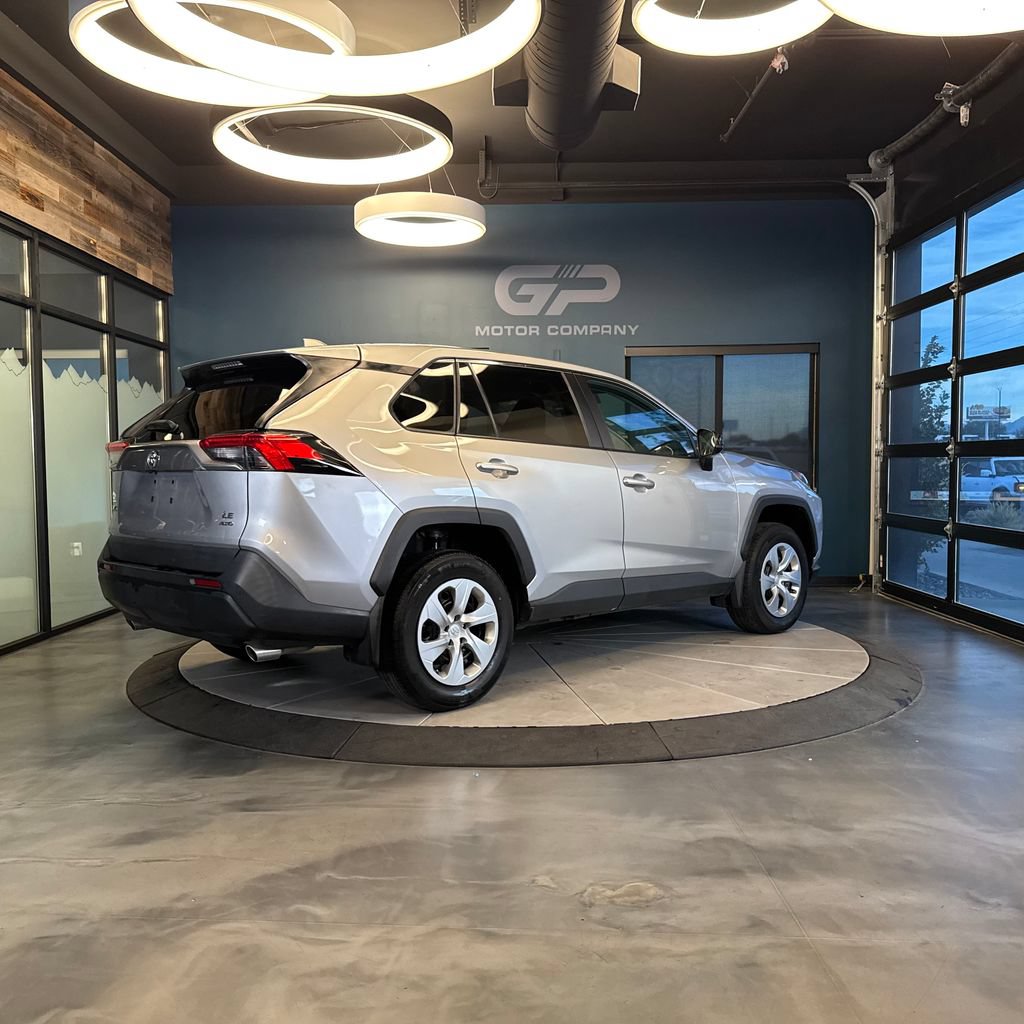 Used 2022 Toyota RAV4 LE AWD/4WD image 3