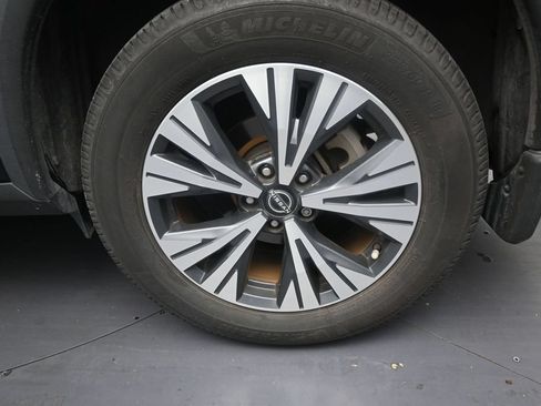 Used 2022 Nissan Rogue SV w/ SV Premium Package FWD image 10