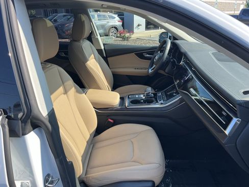 Used 2023 Audi Q8 Premium Plus w/ Premium Plus Package AWD/4WD image 27