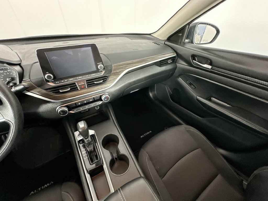 Used 2025 Nissan Altima 2.5 SV FWD image 11
