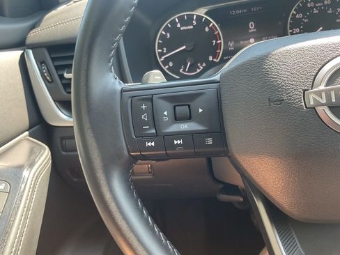 Used 2025 Nissan Rogue SV FWD image 30